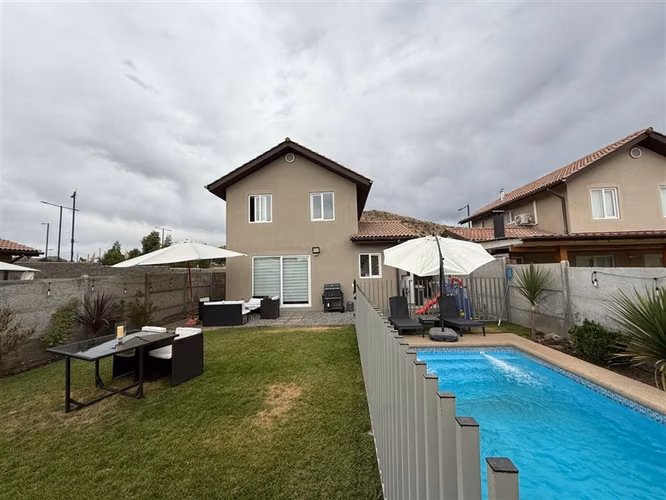 Venta Casa con Acceso a Laguna de Chicureo