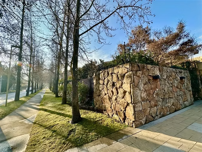 Departamento en venta de 4 dorm. en Las Condes