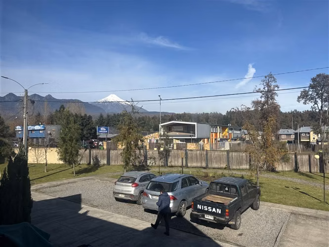 CASA EN PUCON- CONDOMINIO LOS ROBLES 1 VISTA AL VOLCÁN