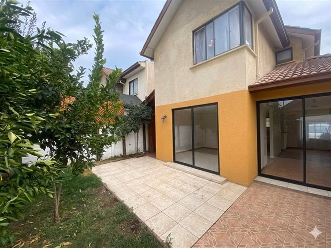 Casa en venta 3 dormitorios 3 baños Maipu