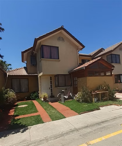 Casa en venta 3 dormitorios 3 baños Maipu