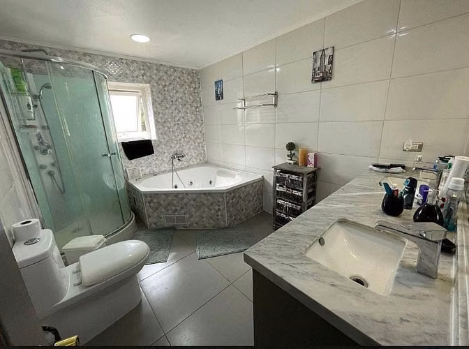 Casa en venta de 4 dorm. en chicureo