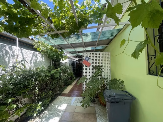 Venta Propiedad con 3 casas independientes, A Armstrong