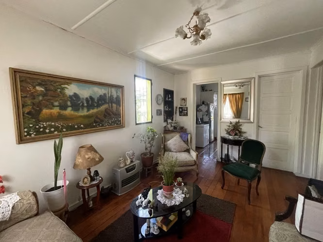Venta Propiedad con 3 casas independientes, A Armstrong