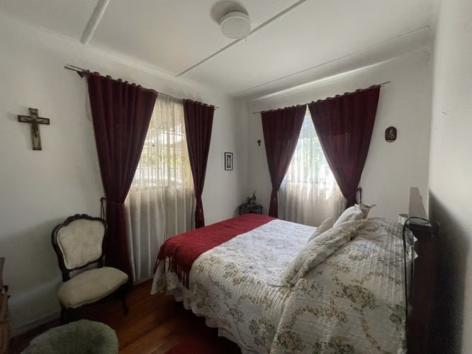 Venta Propiedad con 3 casas independientes, A Armstrong