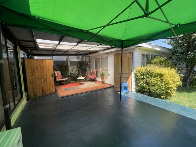 Venta Propiedad con 3 casas independientes, A Armstrong