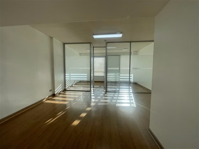 Oficina arriendo 2 privados, 47 m2, 2 Estac., Lo Barnechea - Imagen 3