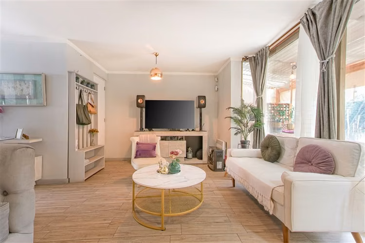 Casa 3 Pisos muy elegante en Barrio Tranquilo. Peñalolen