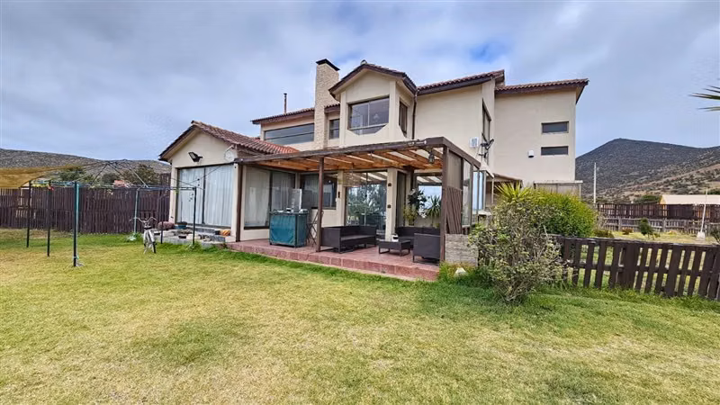 Casa en venta de 4 dorm. en parcela en La Serena Bellavista