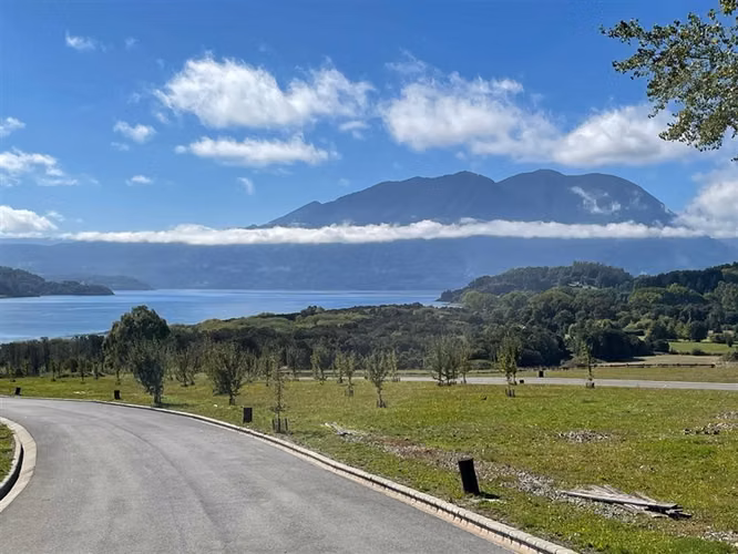 Sitio con acceso a lago vista volcanes a 5 km de Panguipulli - Imagen 2