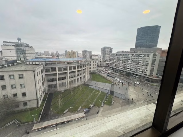 Amplia oficina frente a edificio de Tribunales en Concepción