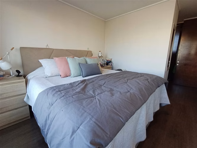 SE VENDE HERMOSO Y COMODO DEPARTAMENTO EN LAS CONDES.