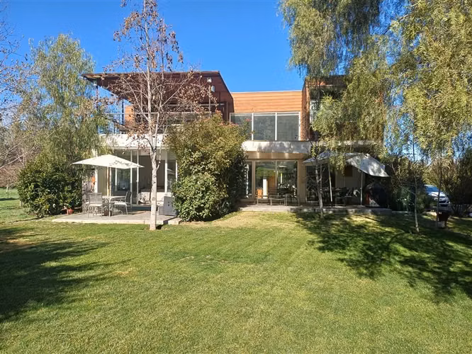 SE VENDE PRECIOSA CASA EN PARCELA EN PIEDRA ROJA
