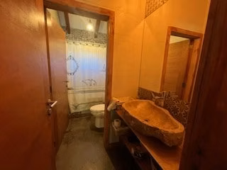Preciosa y amplia casa en venta amoblada 4 dorm 3 b quincho