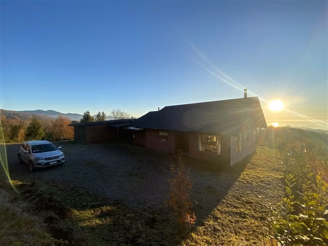 Casa con vista al lago y en camino villarica-pucon