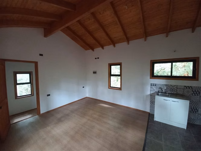 CASA EN PUCON CON PARCELA DE 1 HECTÁREA