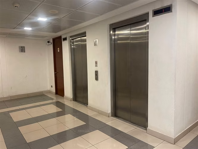 Oficina en venta en Lo Barnechea 92 m2.