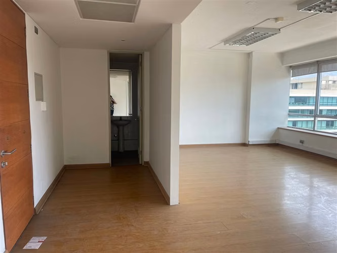 Oficina en venta en Lo Barnechea 92 m2.