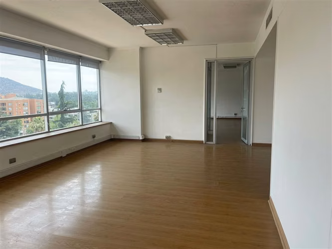 Oficina en venta en Lo Barnechea 92 m2.
