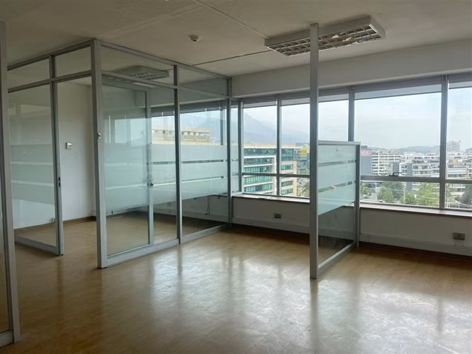 Oficina en venta en Lo Barnechea 92 m2.