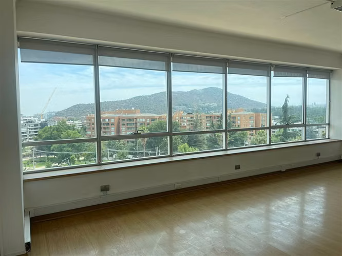 Oficina en venta en Lo Barnechea 92 m2.
