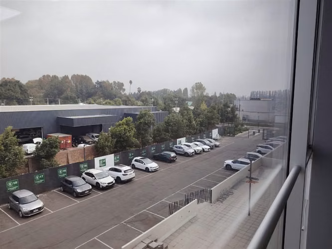 Oficina en arriendo Chicureo