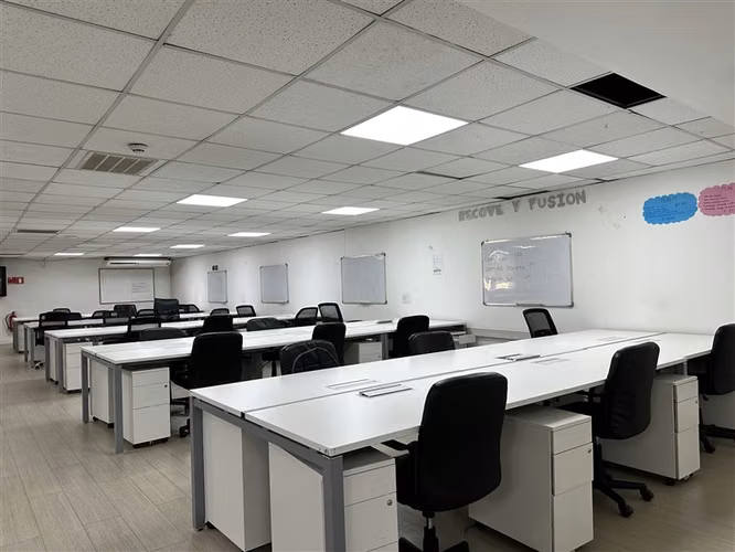 Oficina arriendo en Santiago Centro Habilitada 200 personas