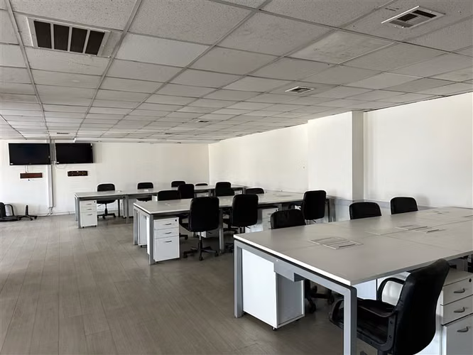 Oficina arriendo en Santiago Centro Habilitada 200 personas