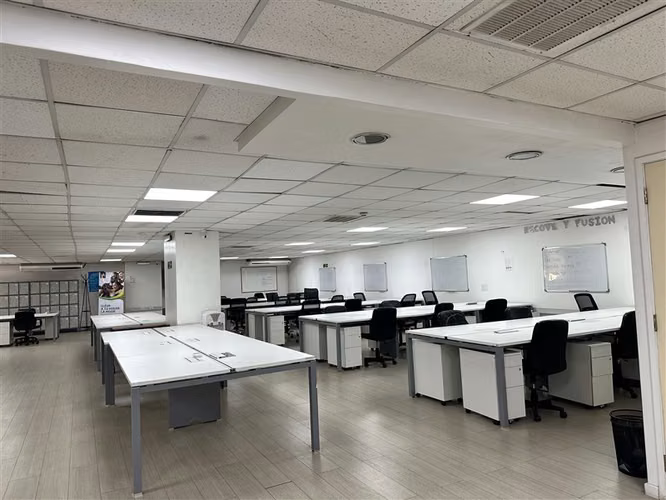 Oficina arriendo en Santiago Centro Habilitada 200 personas