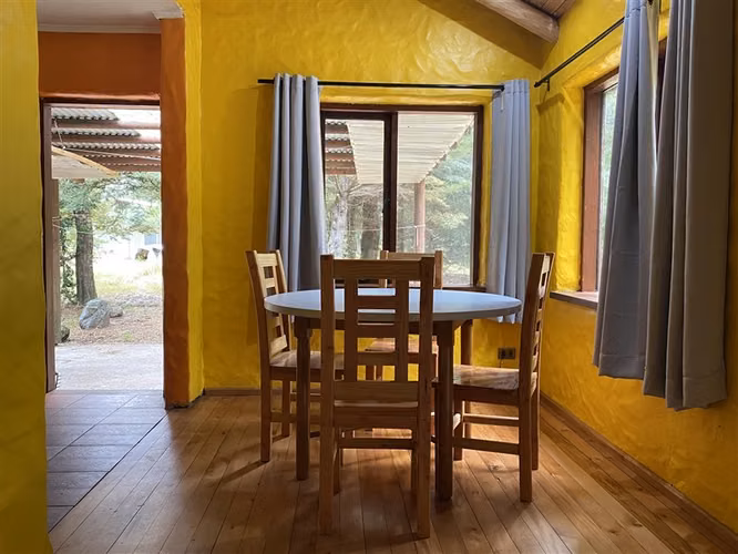 1 Hectarea con casas en camino internacional