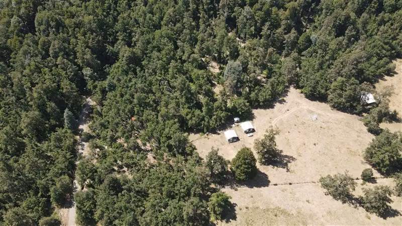 Parcela en venta de 5000 M2 con dos casas nuevas