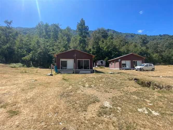 Parcela en venta de 5000 M2 con dos casas nuevas