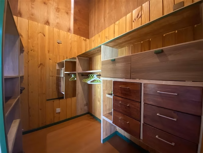 CASA EN CENTRO DE PUCÓN HABITACIONAL-COMERCIAL