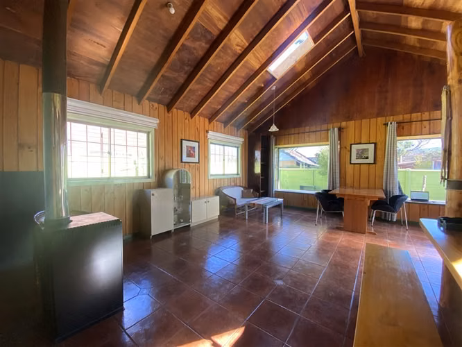 CASA EN CENTRO DE PUCÓN HABITACIONAL-COMERCIAL