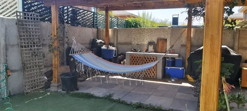 Venta de Amplia Casa esquina Condominio Valle Araucaria-Buin