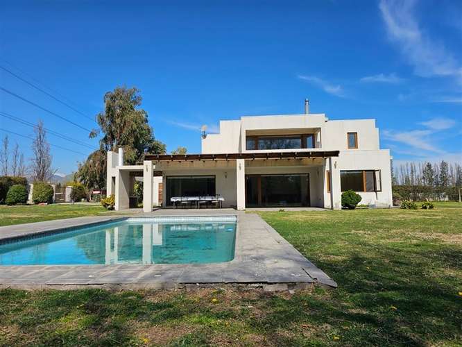 Casa en venta de 4 dorm. en Chicureo