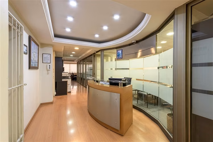 Venta Oficina Las Condes Barrio El Golf 174m2 y 5 Estac. - Imagen 4