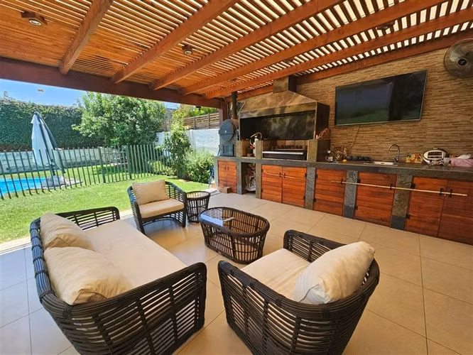 Casa en venta de 4 dorm. en Chicureo - Imagen 3