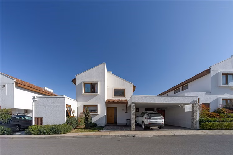 Casa en venta 4 dorm. en Condominio Las Cumbres - Peñalolen