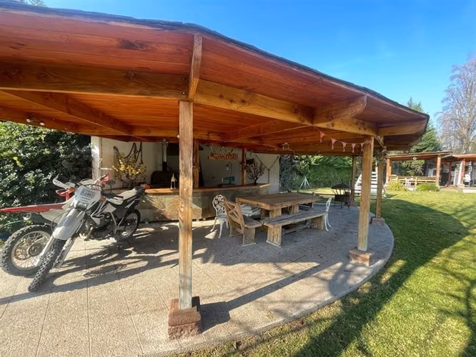 Casa en venta de 6 dorm. en Chicureo