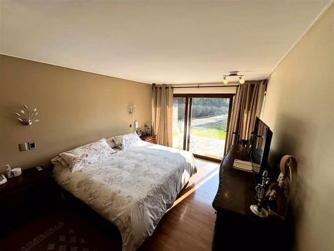 Casa en venta de 6 dorm. en Chicureo