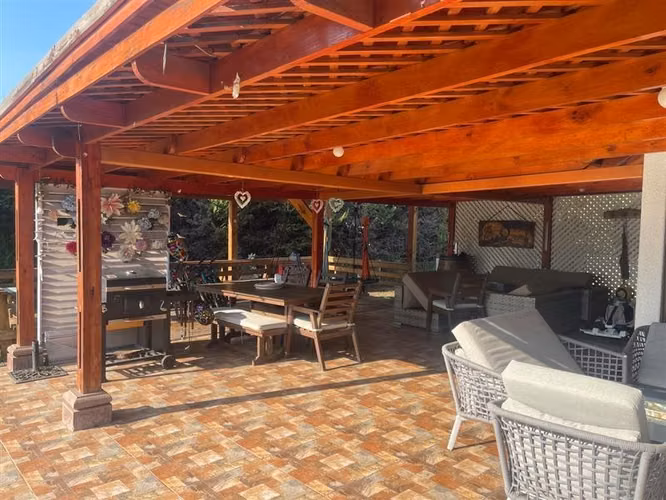Casa en venta de 6 dorm. en Chicureo
