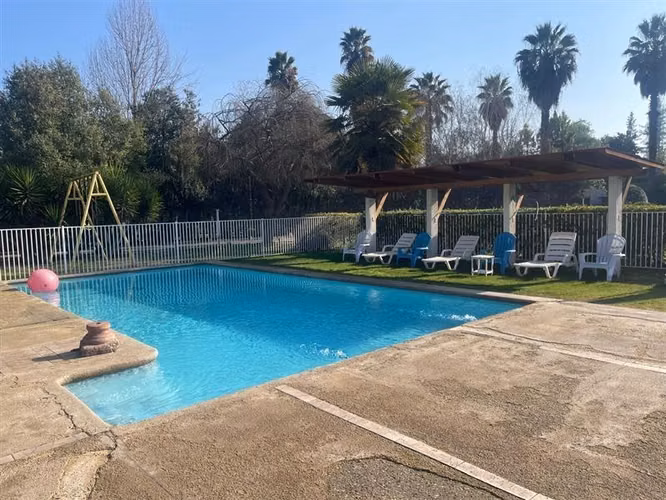 Casa en venta de 6 dorm. en Chicureo