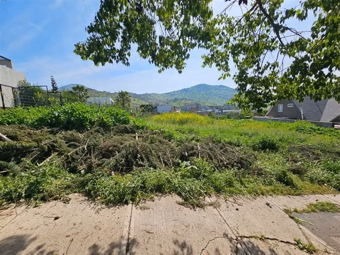 Sitio en venta con urbanismo completo en Chicureo