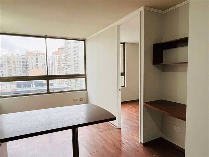 Venta departamento. Metro Moneda. 1D1B . Lord Cochrane 136