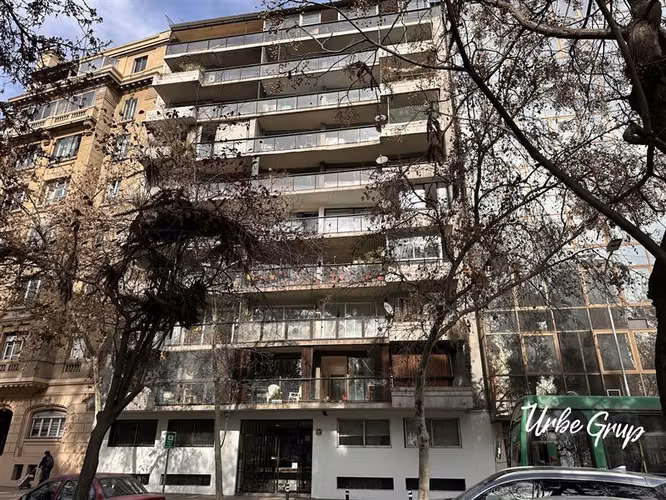 Departamento en venta de 3 dorm. 2 baños en Santiago.