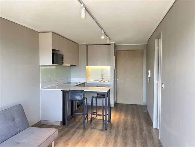 Departamento En Arriendo. A pasos de Metro Irarrazaval. 1D1B