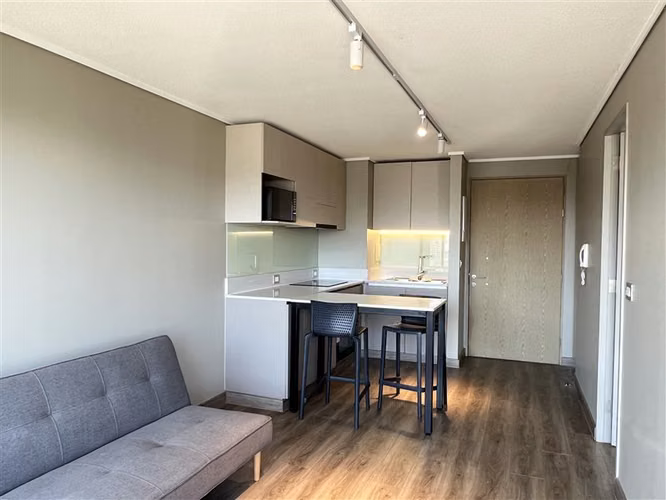Departamento En Arriendo. A pasos de Metro Irarrazaval. 1D1B - Imagen 2
