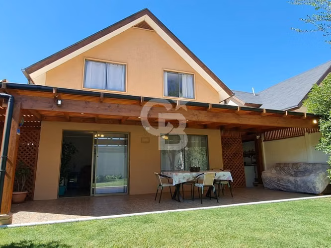 Casa Venta Condominio Portones de Chicureo, CBG