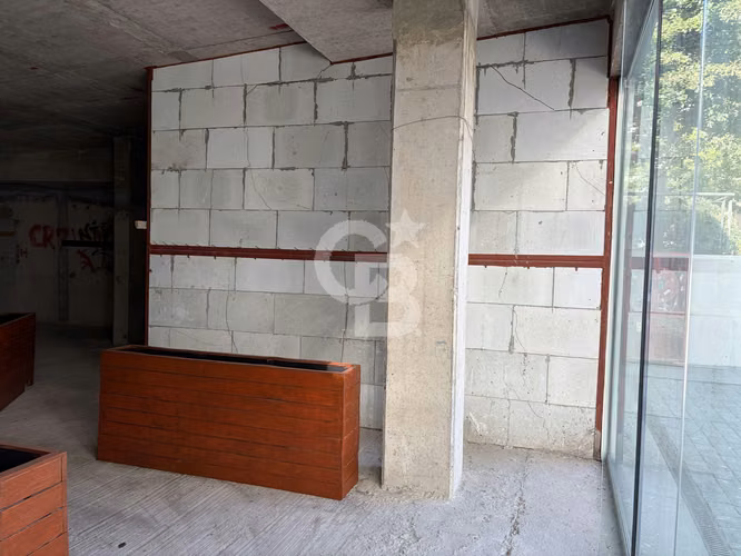 Local en Placa comercial en Providencia